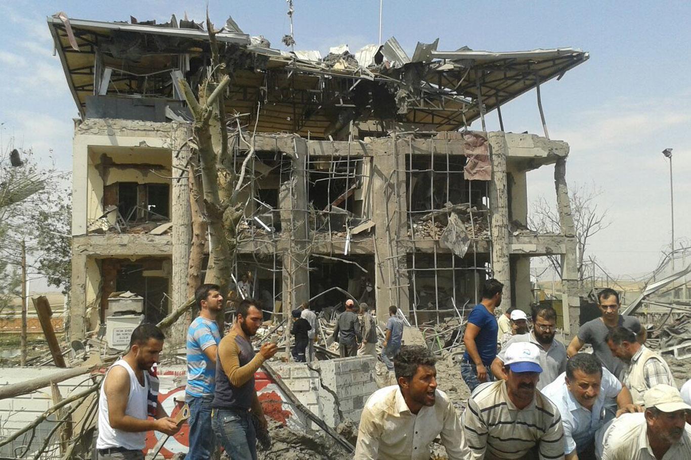 Diyarbakır’da bombalı saldırı: 2 ölü çok sayıda yaralı var